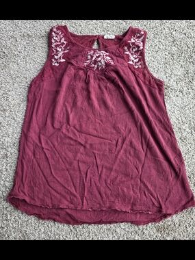 Embroidered Sleeveless Tank Top - Burgundy